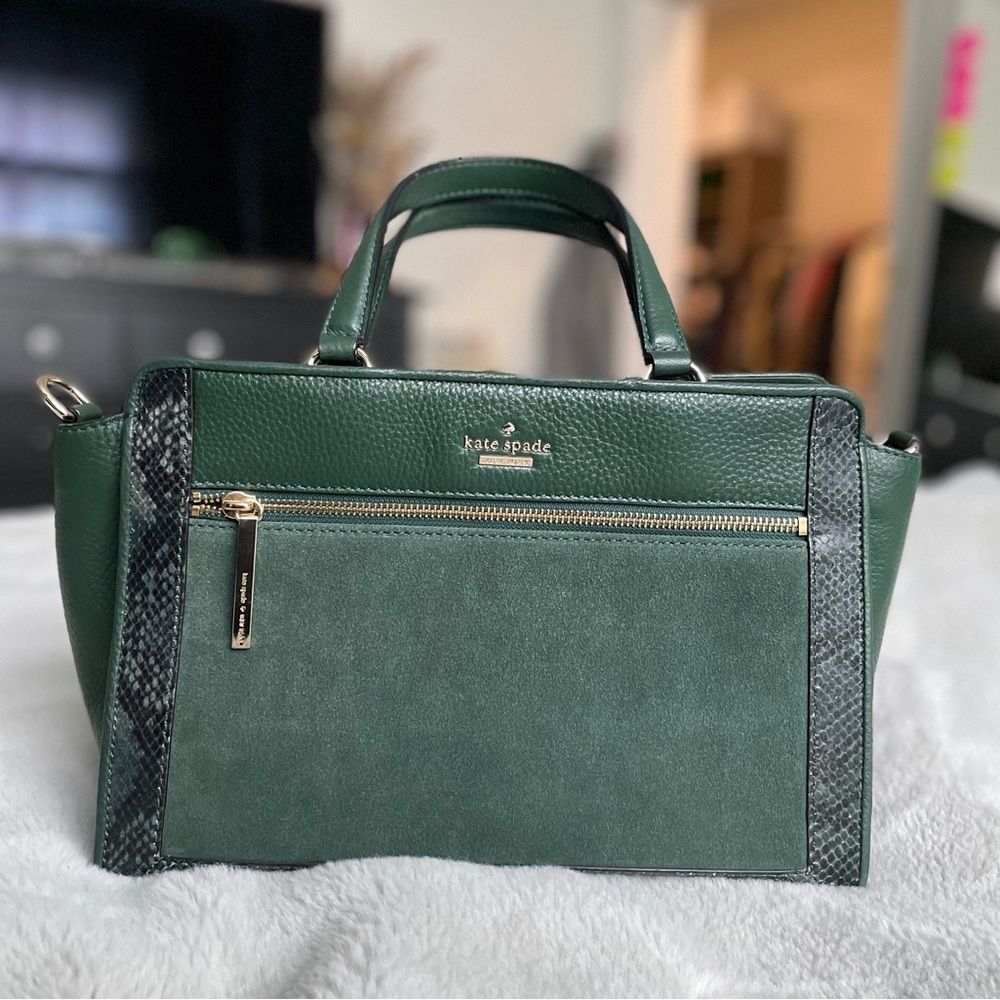 Kate Spade New York

CHATHAM LANE PYTHON EMBOSSED HARLAN SATCHEL